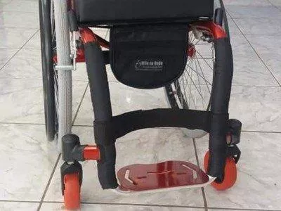 Cadeira de rodas monobloco.