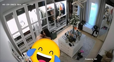 Suami Istri Ngentot Penuh Nafsu di Sofa Ruang Tamu - Gak Kuat Menahan Diri